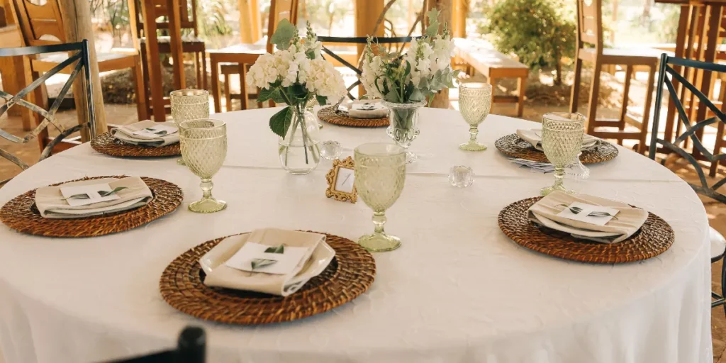 A Complete Guide to Festive Table Settings